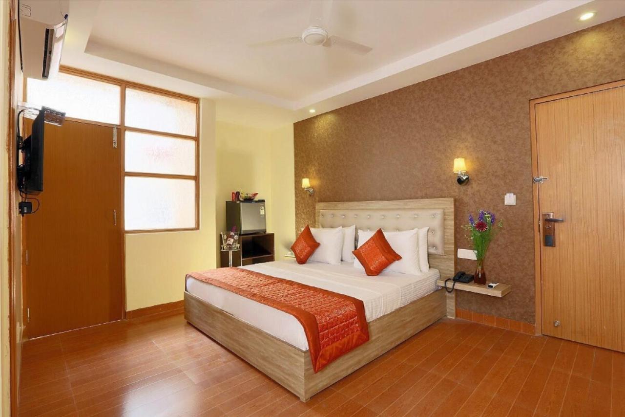 Hotel The Westend Green New Delhi Exterior foto