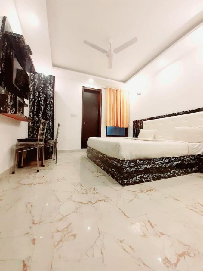 Hotel The Westend Green New Delhi Exterior foto