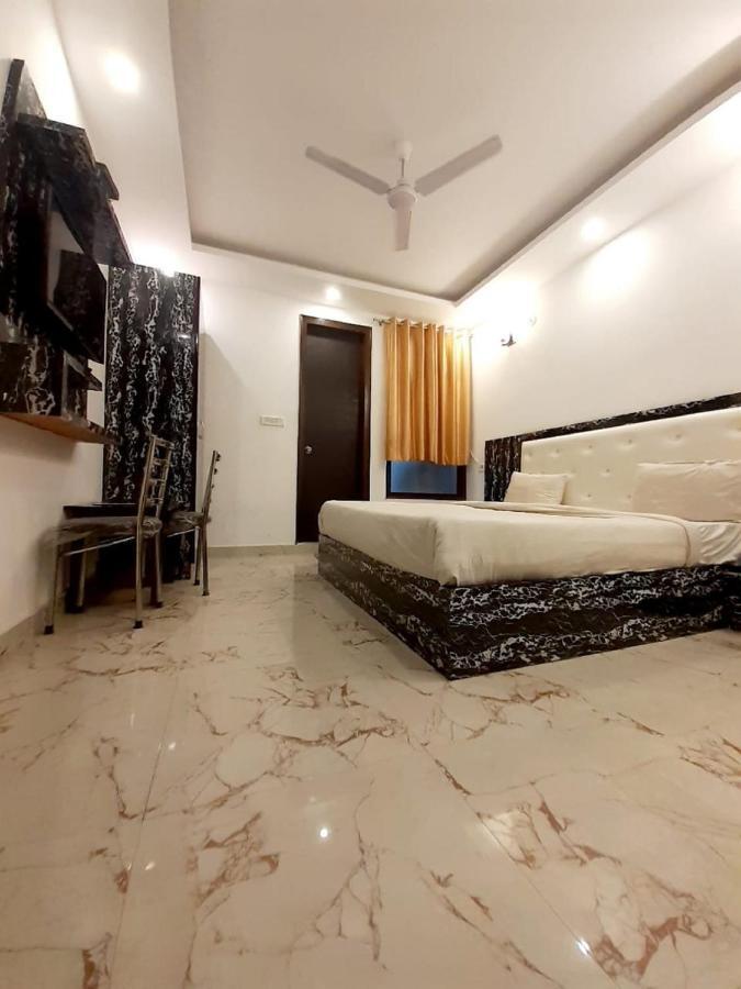 Hotel The Westend Green New Delhi Exterior foto