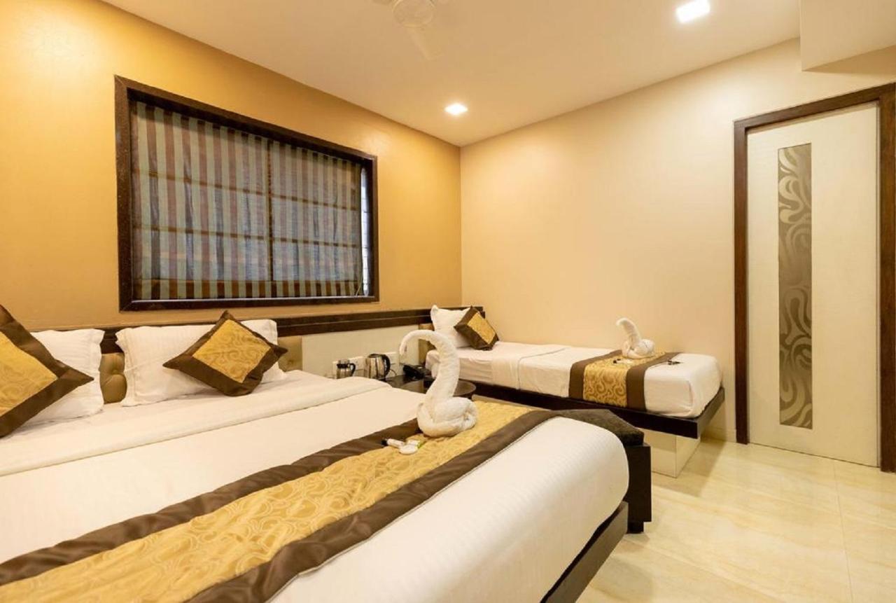 Hotel The Westend Green New Delhi Exterior foto