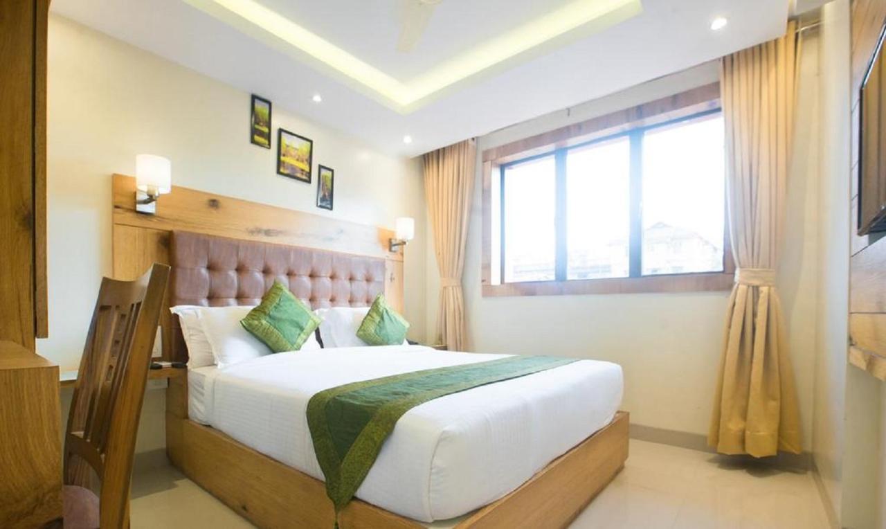 Hotel The Westend Green New Delhi Exterior foto