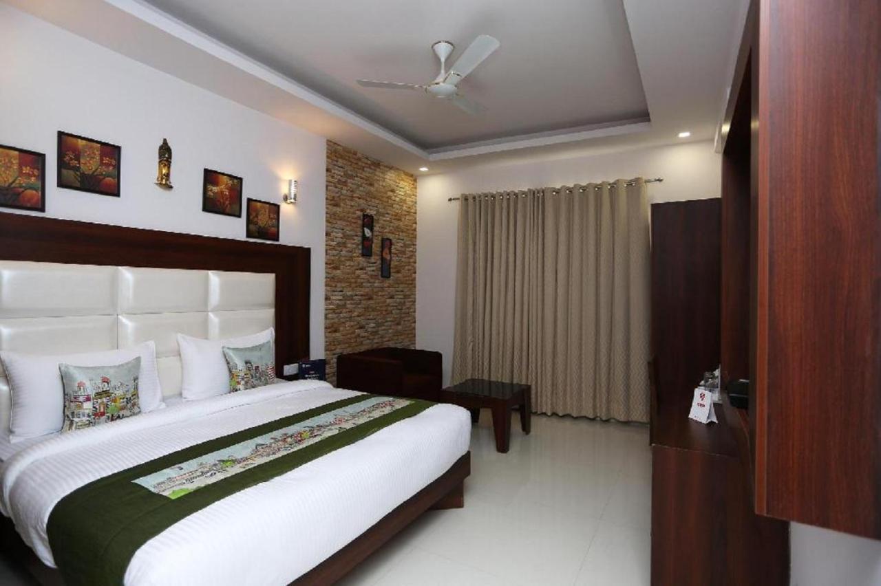 Hotel The Westend Green New Delhi Exterior foto
