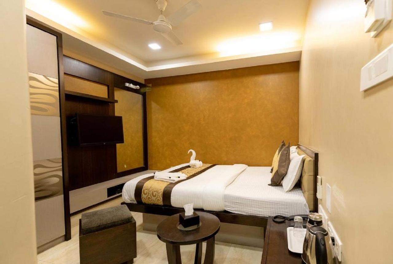 Hotel The Westend Green New Delhi Exterior foto