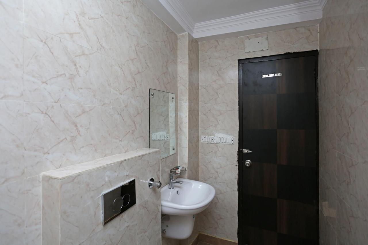 Hotel The Westend Green New Delhi Exterior foto