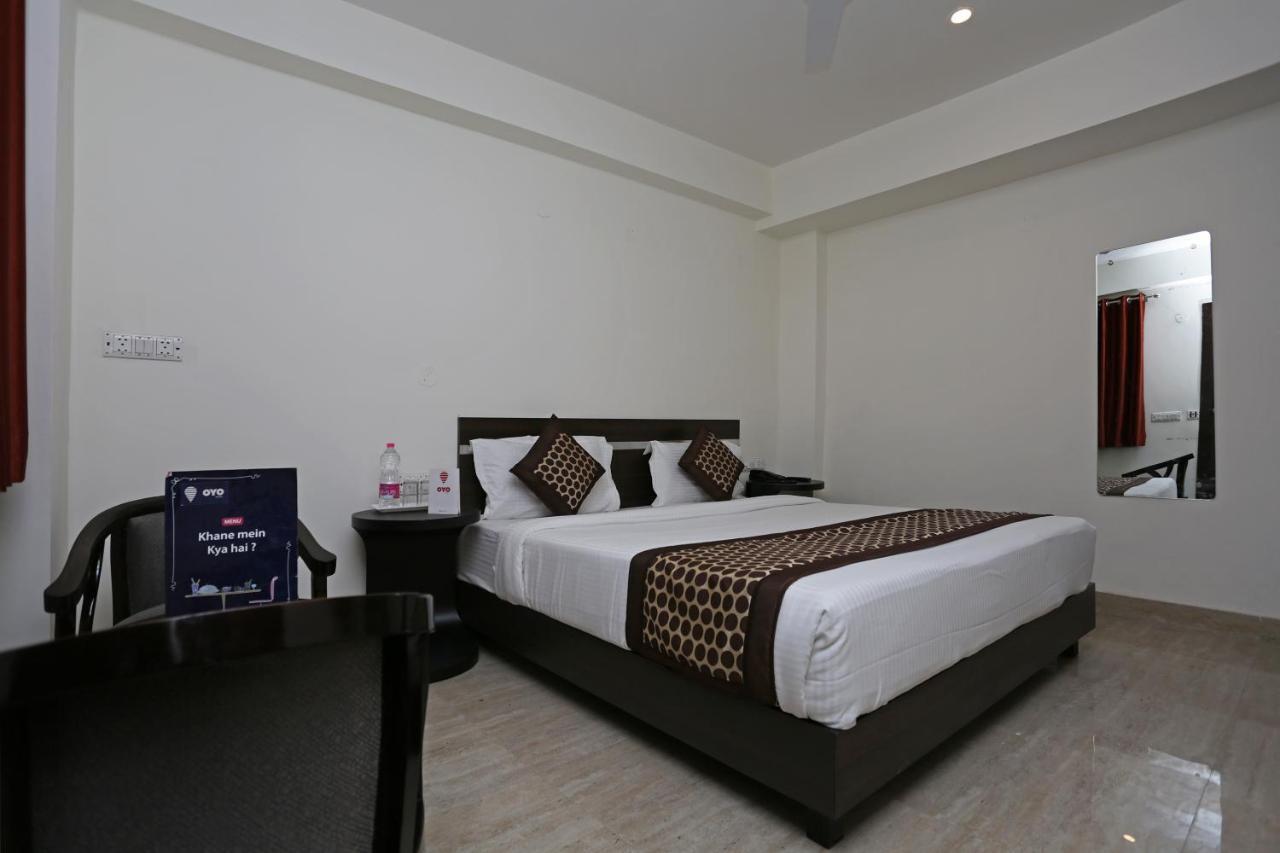 Hotel The Westend Green New Delhi Exterior foto