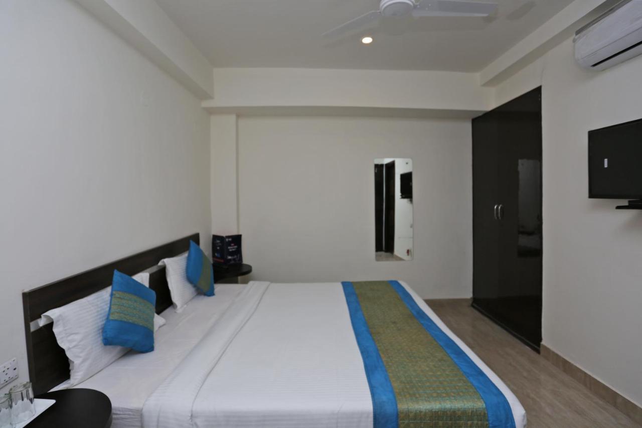Hotel The Westend Green New Delhi Exterior foto