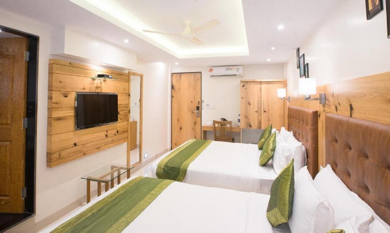 Hotel The Westend Green New Delhi Exterior foto
