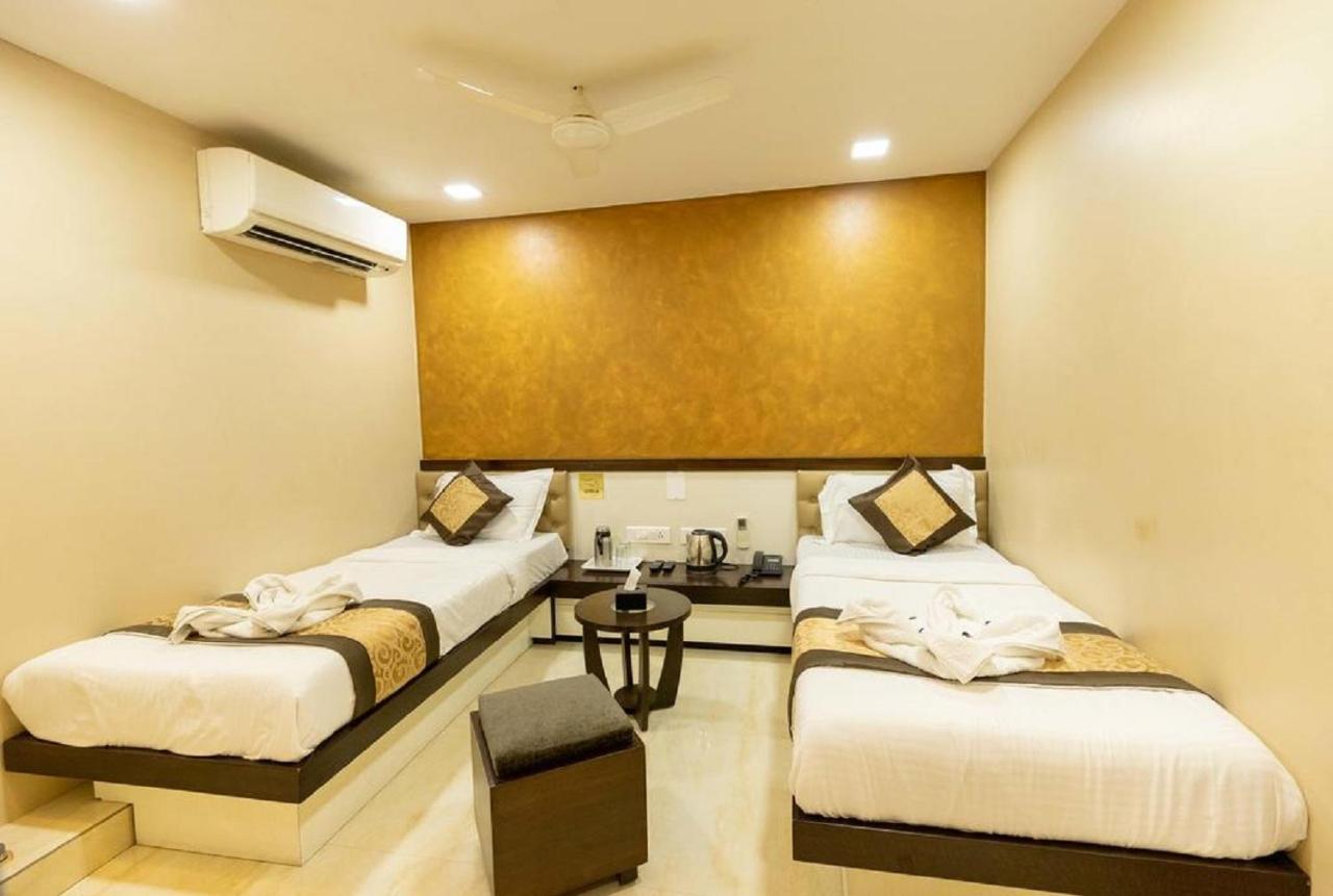 Hotel The Westend Green New Delhi Exterior foto